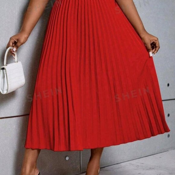 SHEIN Prive` Plus Size Solid Color Elastic Waist Pleated Midi Skirt - Picture 7 of 8